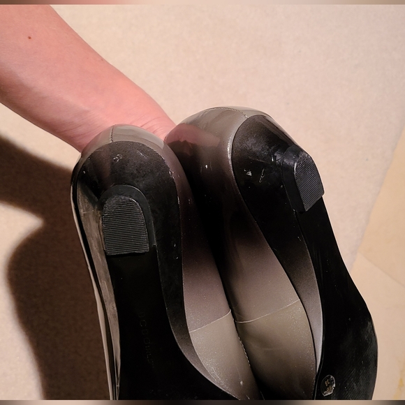 BCBG designer ombre gray patent leather low open toe wedge size 8 - Picture 7 of 7